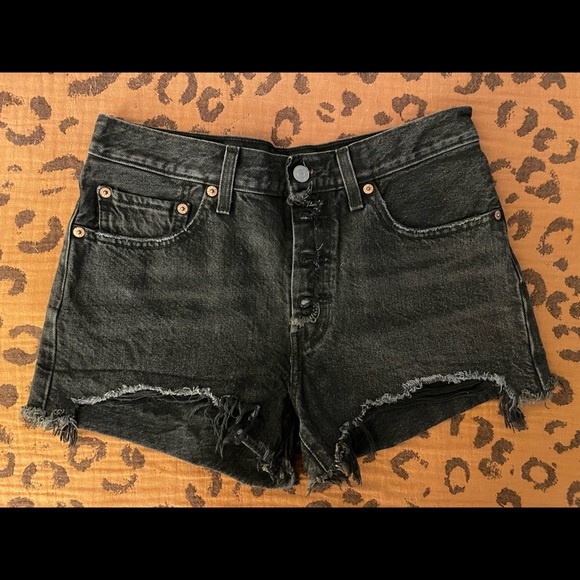 Levi Cutoff Denim Shorts in Black 26 - Picture 1 of 3